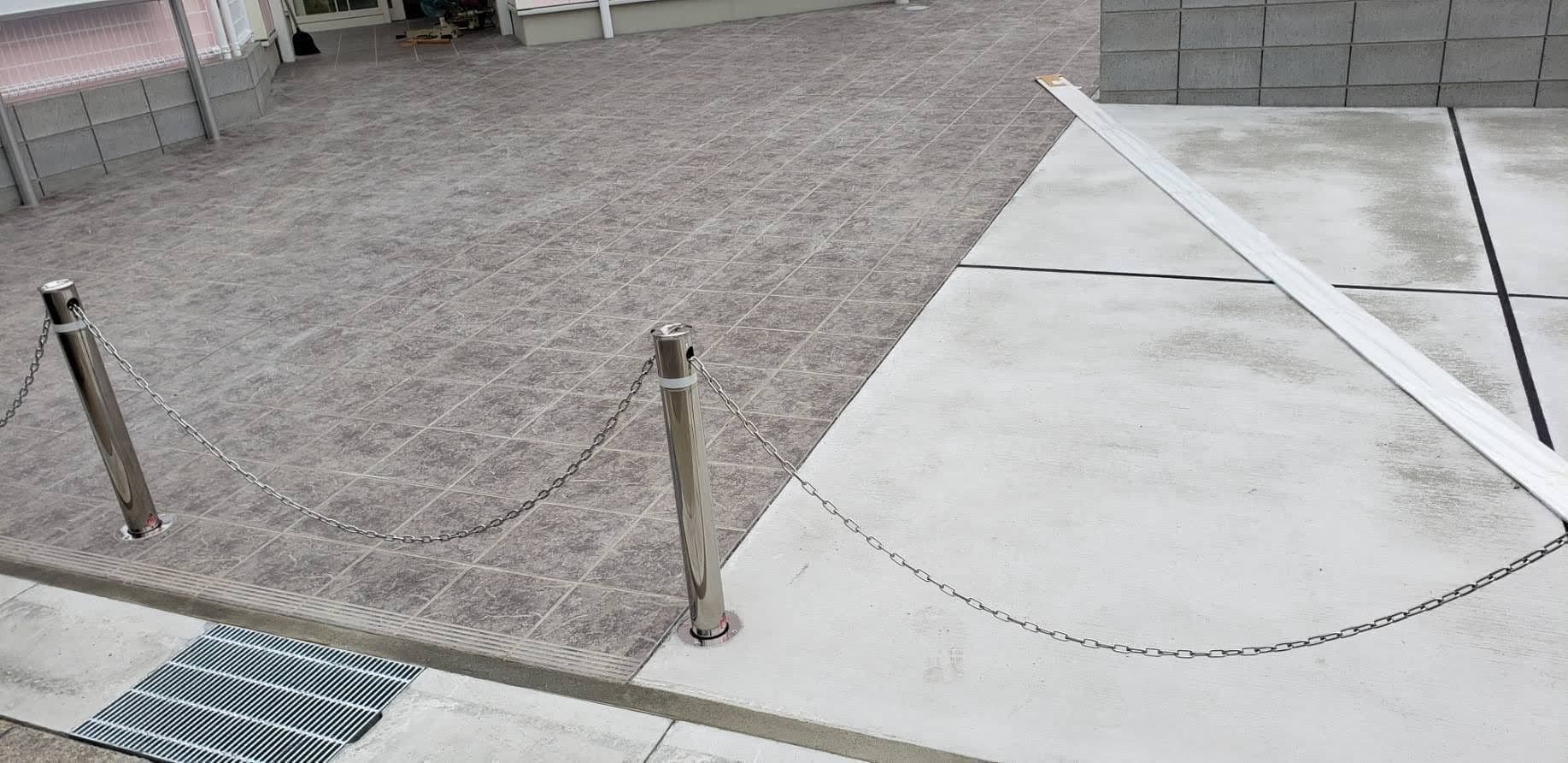 駐車場ポール設置 | 名古屋市中村区のエクステリア工事ならイズ美