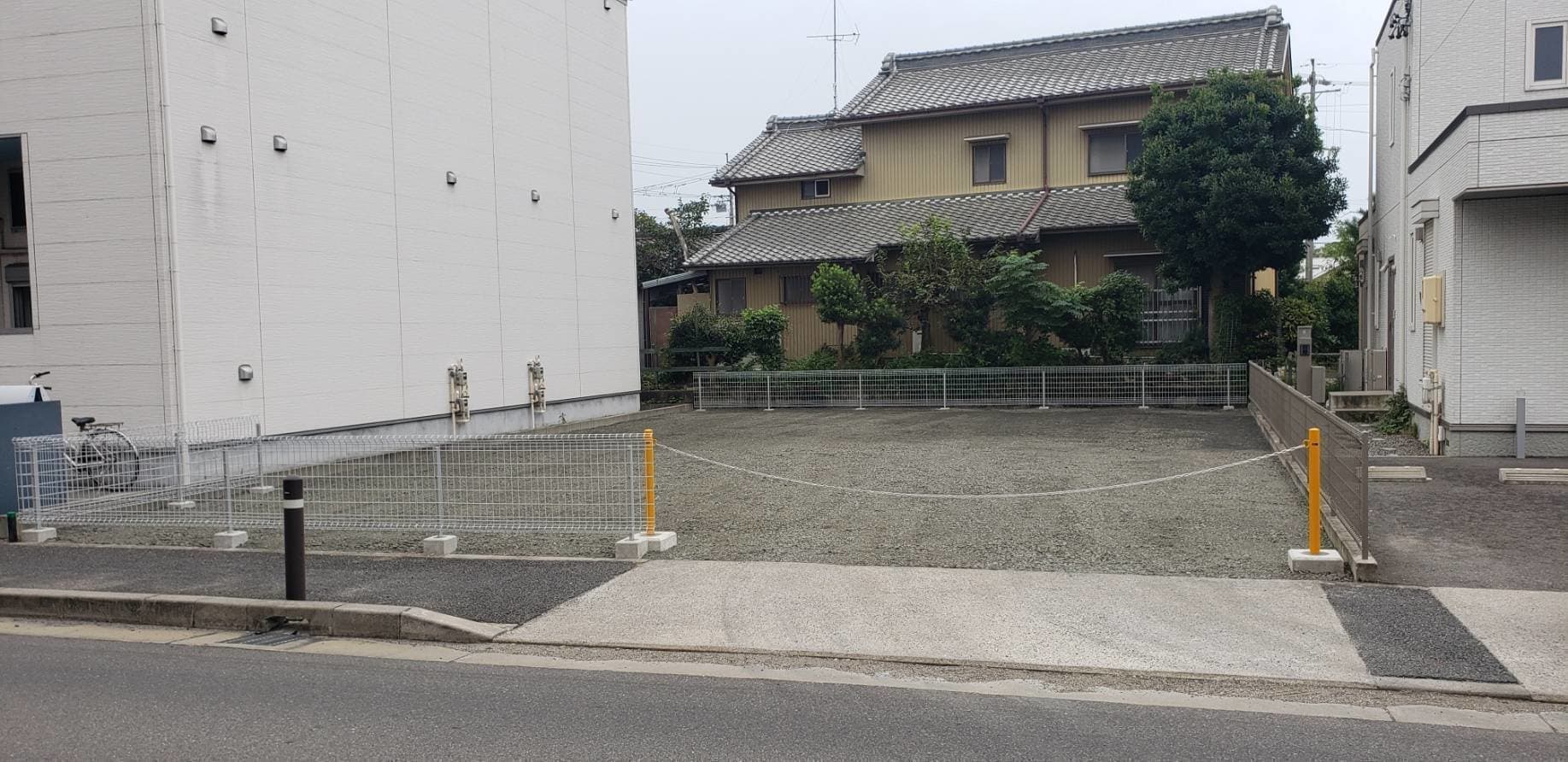 駐車場ポール新設 | 名古屋市中村区のエクステリア工事ならイズ美
