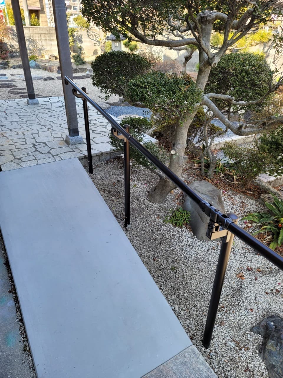 スロープ手すり設置 | 名古屋市中村区のエクステリア工事ならイズ美