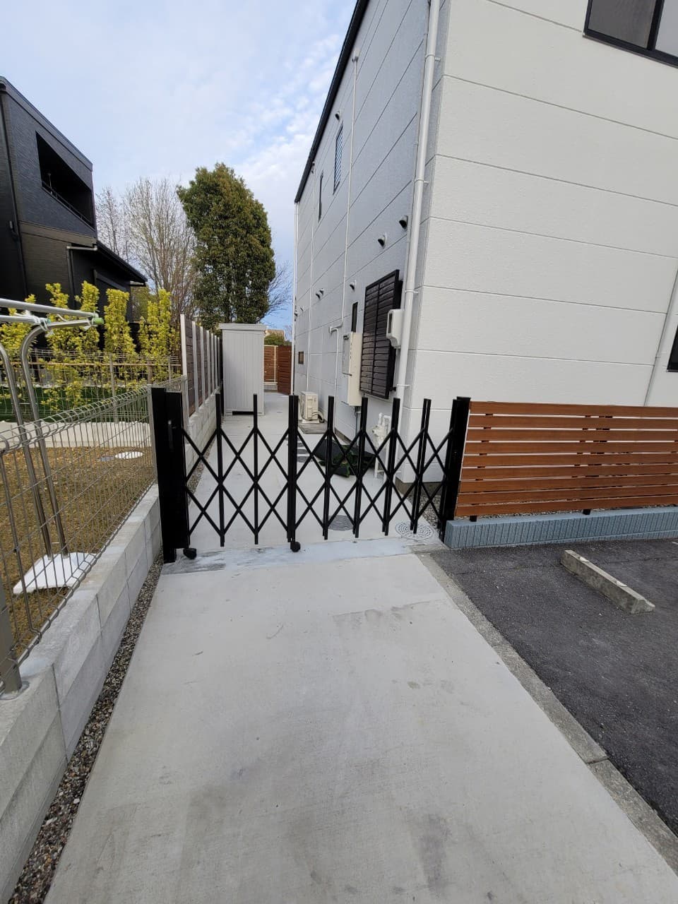 アコーディオンゲート設置 | 名古屋市中村区のエクステリア工事ならイズ美
