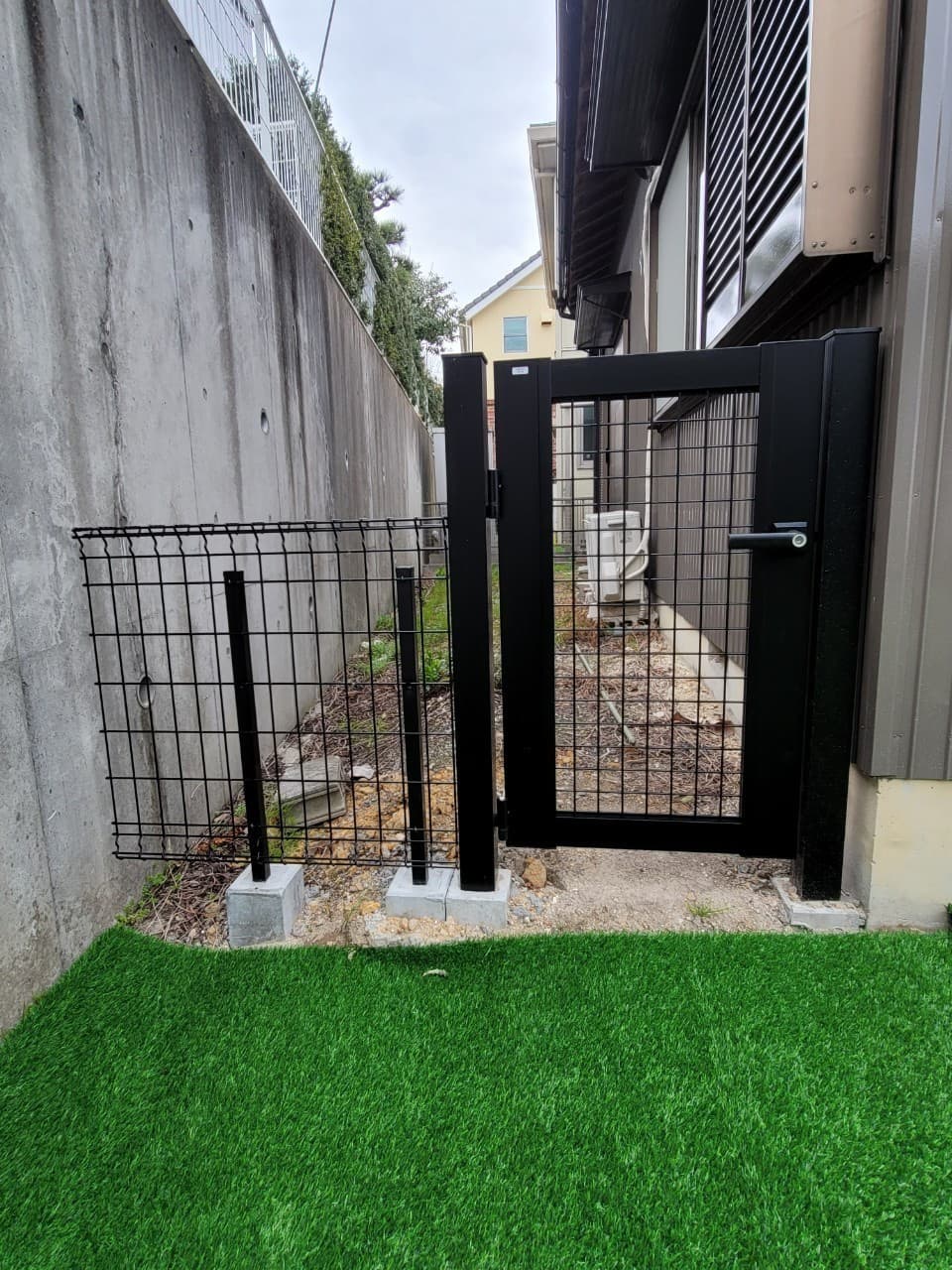 門扉・メッシュフェンス設置 | 名古屋市中村区のエクステリア工事ならイズ美